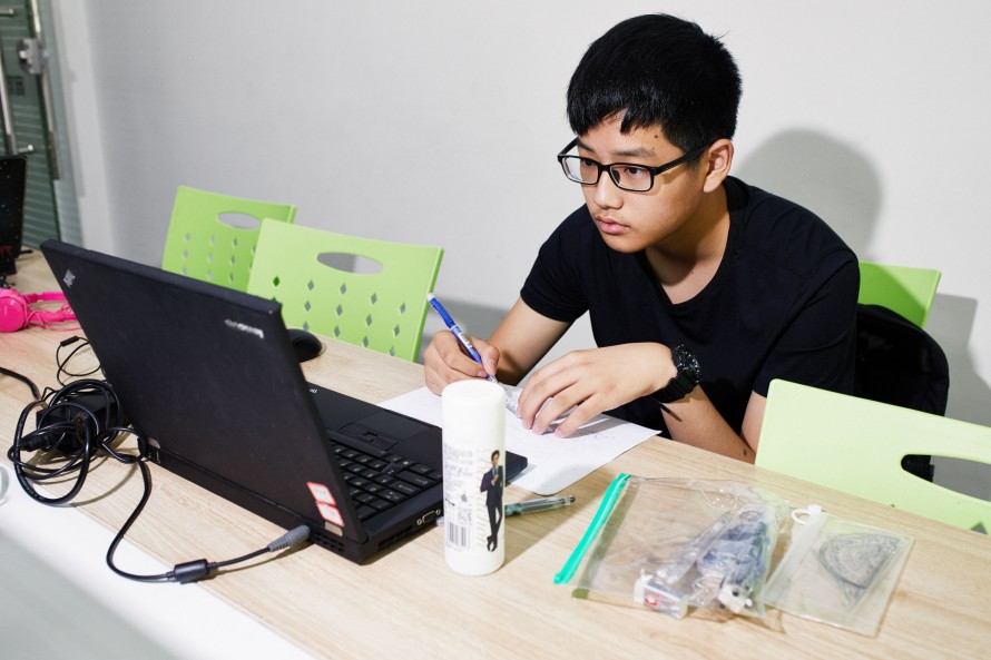 Zhou Yi, a student at Squirrel AI's Hangzhou learning center.