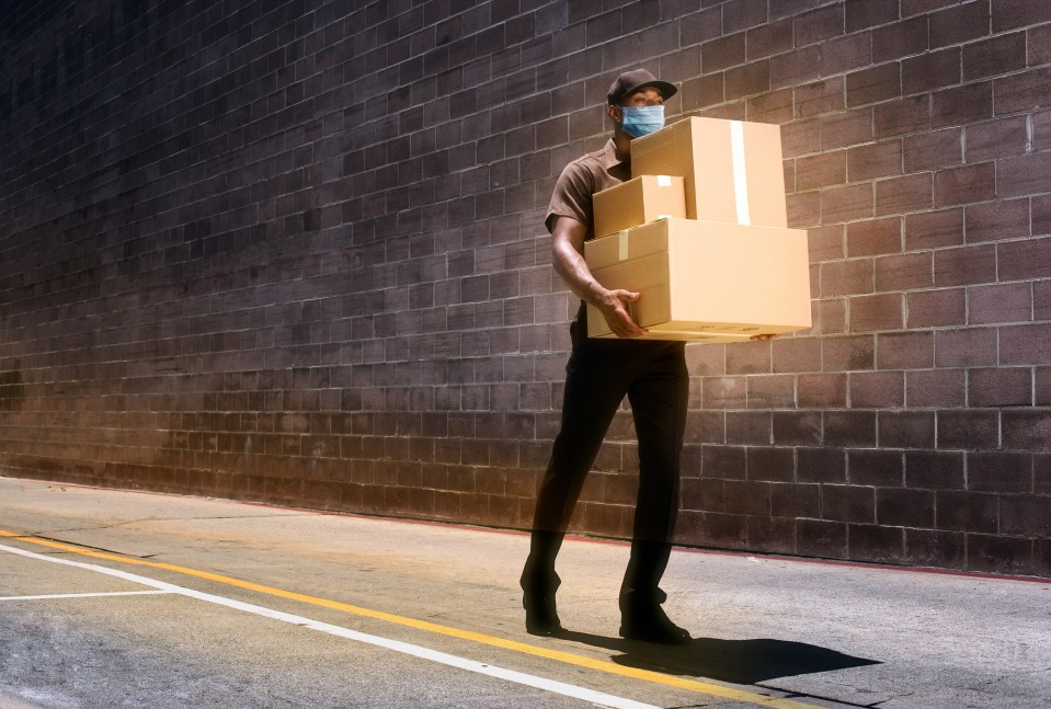 delivery guy wearing mask